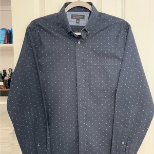Banana Republic Men's Dark Blue Patterned Shirt